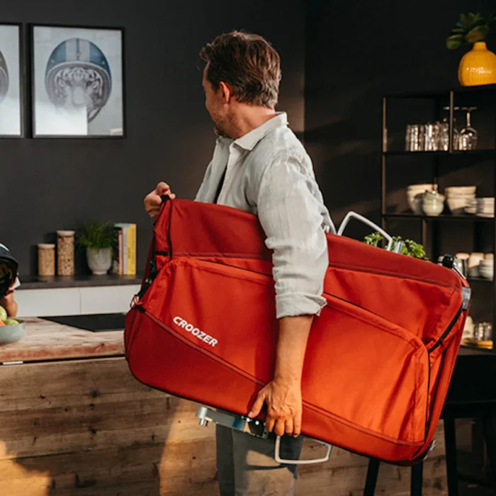Remorque-velo-cargo-Croozer-kalle-rouge-6_890x890_crop_center.webp